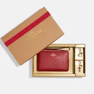 Coach Boxed Corner Zip Wristlet with Charms NWT